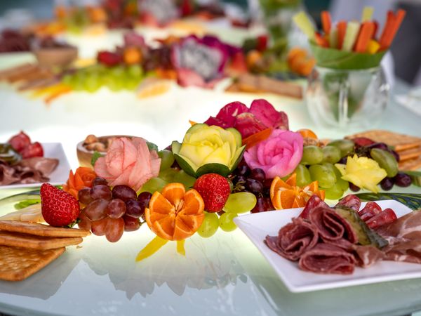 Professional restaurant and bar photography showcasing food, drinks, and dining atmosphere