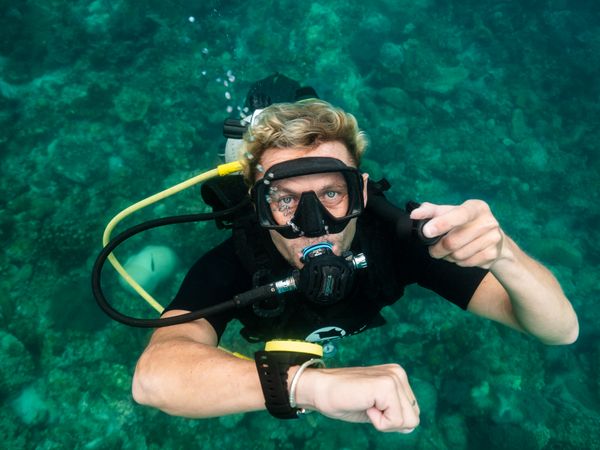 Suunto dive computer commercial photography with male diver